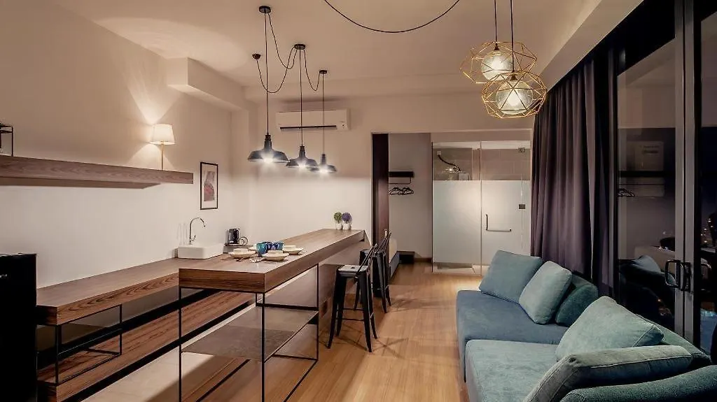 Cube 8Teens Boutique Suite By Nest Home Τζόχορ Μπάχρου 3*,