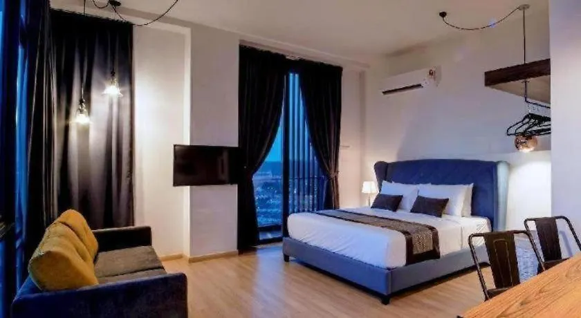 Cube 8Teens Boutique Suite By Nest Home Τζόχορ Μπάχρου