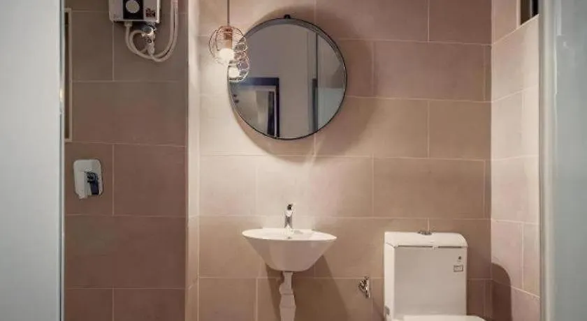 Cube 8Teens Boutique Suite By Nest Home Τζόχορ Μπάχρου 3*,